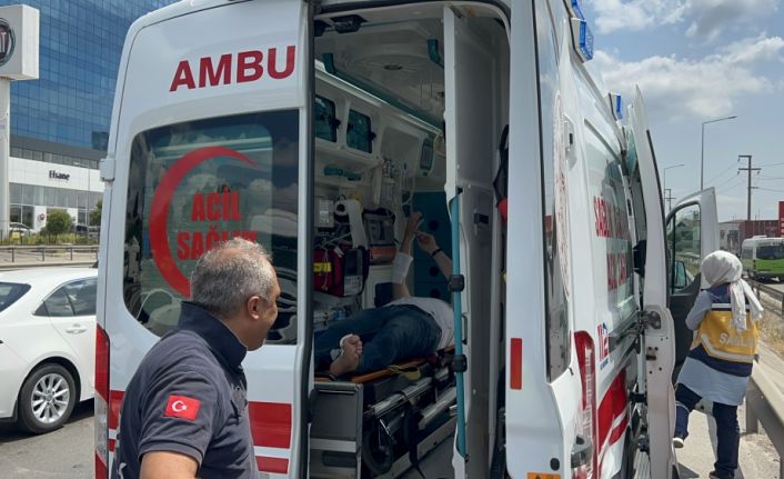 Kocaeli'de bariyerlere çarpan motosikletin sürücüsü yaralandı