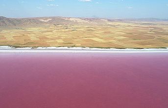 Tuz Gölü'nün 'kırmızı beyaz' güzelliği
