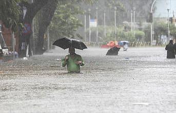 Hindistan'daki yağışlar can almaya devam ediyor