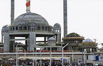 Taksim Camisi'nde ince işçilik ve süsleme işlemine geçildi