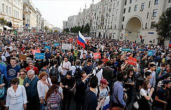 Rusya'da binlerce kişi emeklilik reformunu protesto etti