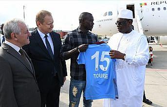 Trabzonsporlu Toure'den Senegal Cumhurbaşkanına forma
