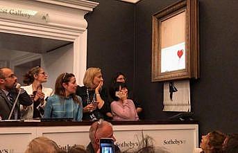 Banksy'nin 'Balonlu Kız' tablosu kendi kendini imha etti