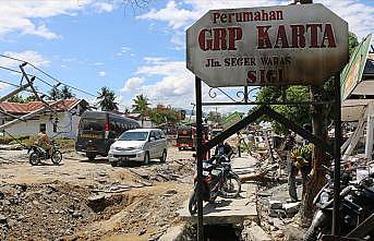 Endonezya'daki depremde ölenlerin sayısı 2002'ye yükseldi