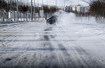 'Karlı ve buzlu' yolları kullanan sürücülere uyarılar