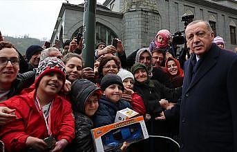 Cumhurbaşkanı Erdoğan Rize'de hemşehrileri tarafından uğurlandı