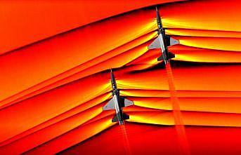 İki süpersonik uçaktan yayılan şok dalgaları görüntülendi