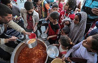 Gazzeli yoksullar iftarını 'ramazan tekkesiyle' açıyor
