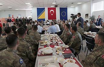 Cumhurbaşkanı Erdoğan Butmir'deki Türk askerlerini ziyaret etti