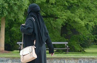 Hollanda'da burka yasağına tepkiler sürüyor