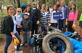 Allianz Türkiye çalışanlarıyla İstanbul ve İzmir’de çöp topladı