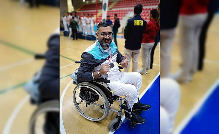 Bağcılar Belediyesi Engelli Okçuluk Takımı sporcusuna bronz madalya