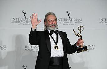 Haluk Bilginer, Emmy Ödülleri'nde 'en iyi erkek oyuncu' seçildi