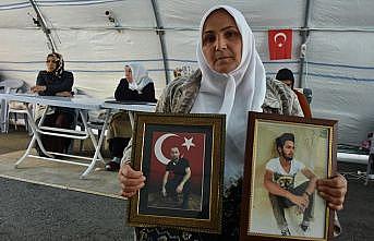 'Türk bayrağı altında doğduk Türk bayrağı altında da öleceğiz'