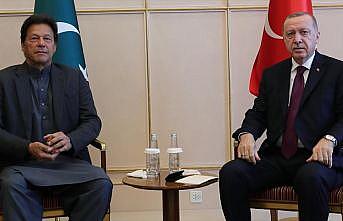 Cumhurbaşkanı Erdoğan ile Pakistan Başbakanı Han bir araya geldi