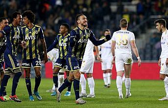 Fenerbahçe çeyrek final biletini iki golle aldı