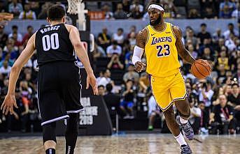 Lakers, LeBron James'in 'triple-double' yaptığı maçta Pistons'ı yendi