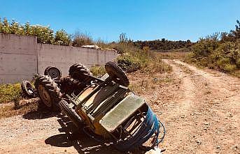 İznik'te traktör devrildi: 2 yaralı