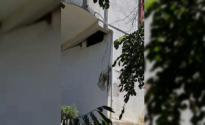 Bursa Mudanya'da zemin kolonu patlayan 7 katlı apartman boşaltıldı