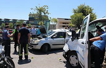 Bursa'da kaza yapan otomobilde sürücünün eşi hayatını kaybetti