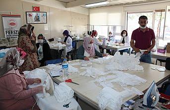 Ferizli'de maske üretiminde gönüllü çalışanlara teşekkür belgesi verildi