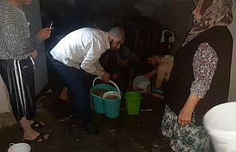 Kocaeli'de şebeke suyu borusu patladı, ev ve iş yerlerini su bastı
