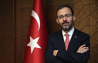 Bakan Kasapoğlu, Bursaspor'un yeni başkanı Erkan Kamat'ı kutladı