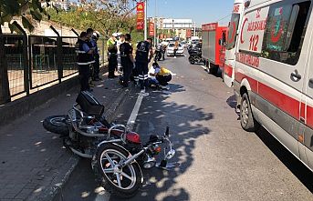 Bursa'da kamyonun çarptığı motosikletteki 2 kişi öldü, bir çocuk yaralandı