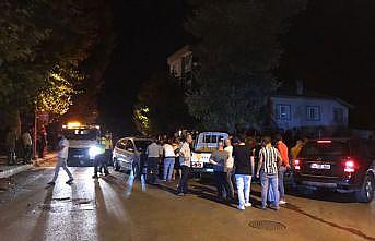 Sakarya'da kamyonet ile otomobil çarpıştı 3 kişi yaralandı