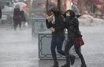İstanbul’da sağanak ve fırtına etkili oluyor