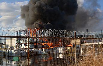 Ayvalık'ta zeytinyağı fabrikasının bahçesinde çıkan yangın kontrol altına alındı