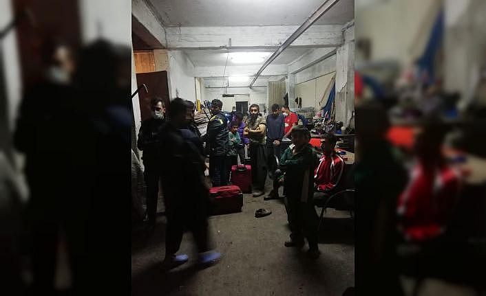 46 düzensiz göçmen, saklandıkları atölyede yakalandı