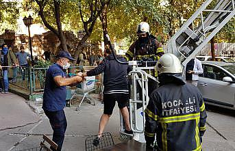 Kocaeli'de yangında evlerinde mahsur kalan 6 kişiyi itfaiye kurtardı