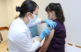 Türkiye'de Kovid-19 aşısı gönüllülere uygulanmaya başlandı