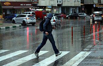 Turuncu uyarı verilen Kırklareli'nde yağış başladı