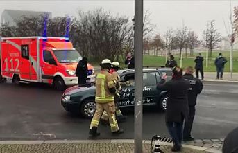 Almanya'da Başbakanlık binasına araçla saldırı girişimi