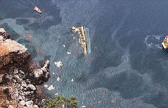 Antalya'da tur teknesi battı