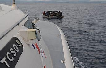 Türk kara sularına itilen 35 sığınmacı kurtarıldı