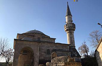 Edirne'de tarihi camiye zarar vermeye çalışan zanlı aranıyor
