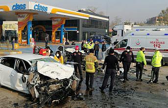 Bursa-Ankara karayolunda iki otomobil çarpıştı: 2 ölü, 3 yaralı
