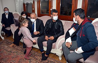 Kenan Sofuoğlu şehit polis memurunun evine ziyarette bulundu