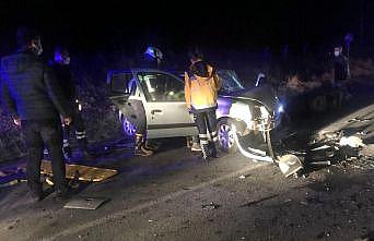 Kırklareli'nde 2 otomobil çarpıştı: 6 yaralı