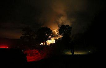 Kocaeli'de ev yangınında 2 çocuk dumandan etkilendi