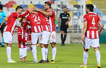 Balıkesirspor'da Kovid-19 testleri pozitif çıkan 14 futbolcunun karantinaları sürüyor