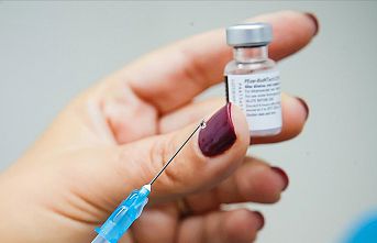 BioNTech ve Pfizer'in geliştirdiği Kovid-19 aşısının AB'de kullanımı onaylandı