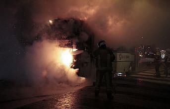 Bursa'da servis aracı feci şekilde yandı