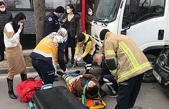 Bursa'da zincirleme kazada iki araç arasında sıkışan kişi yaralandı