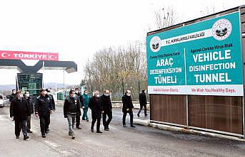 Dereköy Sınır Kapısı'ndan giriş yapan araçlar dezenfekte ediliyor