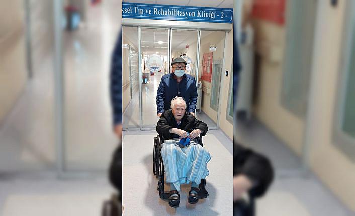 Edirne'de 91 yaşındaki Tayyip Yılmaz koronavirüsü yendi