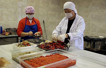 Ninelerinden öğrendikleri yöntemle “Balkan sosu“ üretiyorlar
